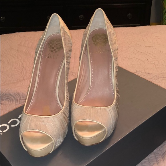 Vince Camuto Shoes - Vince Camuto peep toe heels 👠